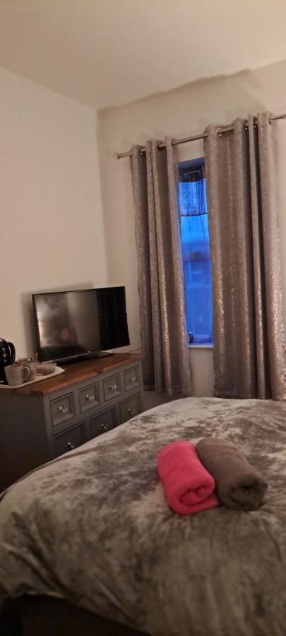 Cosy Double Room Харогейт Екстериор снимка